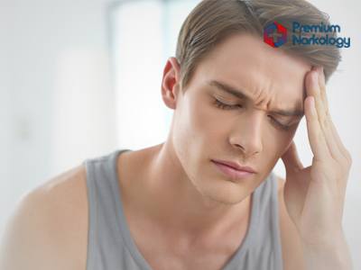 У мужчины болит голова