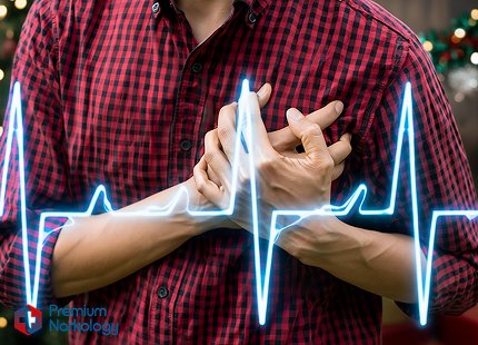 Мужчина держится за сердце из-за тахикардии