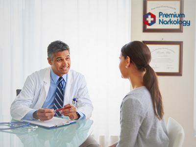 Врач и пациент беседуют